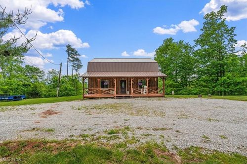 992 Munday Rd, Elizabeth, WV, 26143-5924 | Card Image