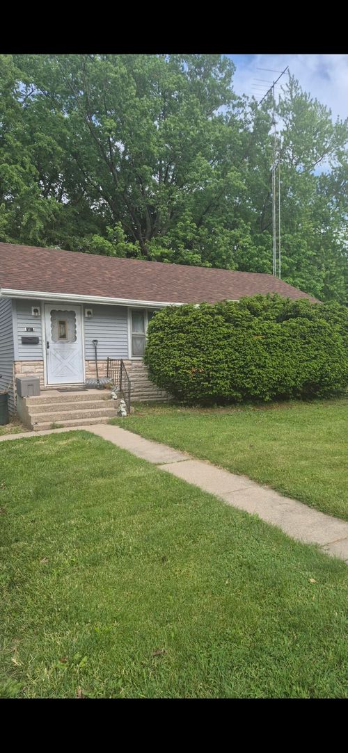 517 N Wisconsin St, Elkhorn, WI, 53121-1118 | Card Image