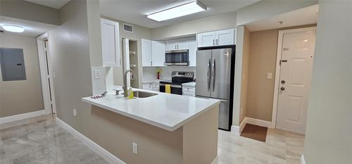 unit-204-6768 Heritage Grande, Boynton Beach, FL, 33437-7936 | Card Image