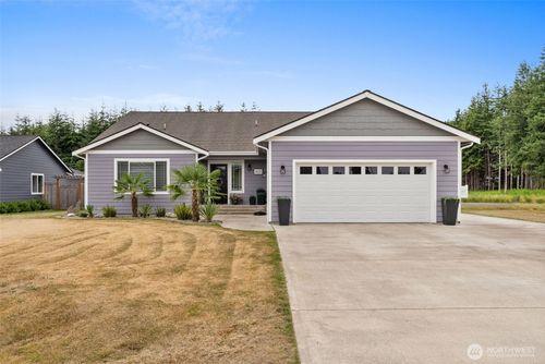 611 Woodside Rd, Cosmopolis, WA, 98537-3825 | Card Image