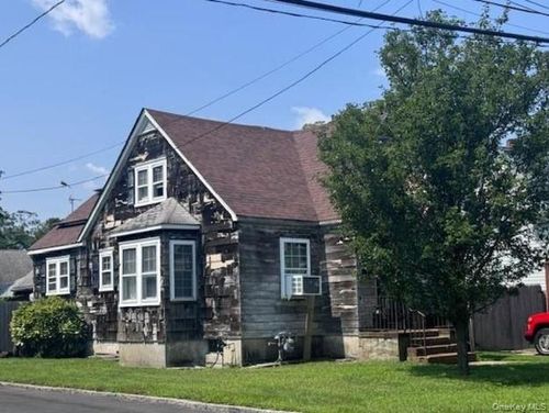 60 Center Ave, Bay Shore, NY, 11706-7202 | Card Image