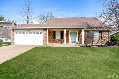 272 Village Meadow Dr, Ballwin, MO, 63021-6131 | Card Image
