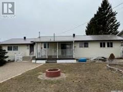 419 2 Ave S, House other with 4 bedrooms, 3 bathrooms and null parking in Rockglen SK | Image 3