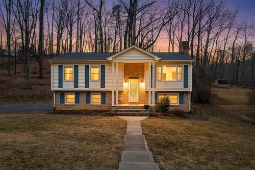 411 Pin Oak Dr, Blue Ridge, VA, 24064-1261 | Card Image