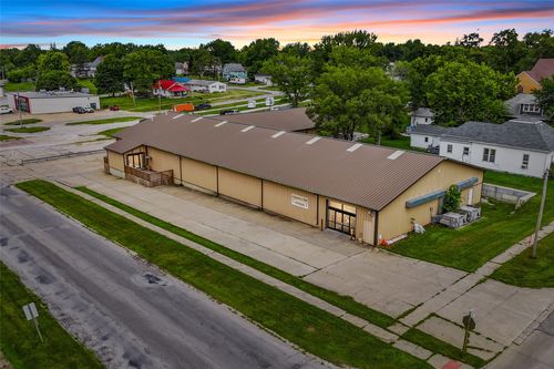 1215 Court Ave, Chariton, IA, 50049-1910 | Card Image