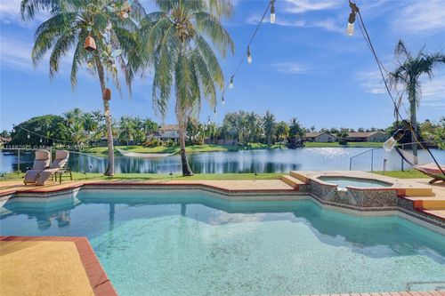 5421 Hawkes Bluff Ave, Davie, FL, 33331-3316 | Card Image
