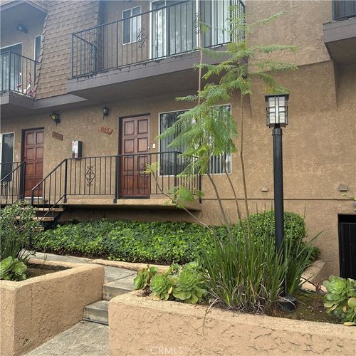 1902 W Victory Blvd, Burbank, CA, 91506-1165 | Card Image
