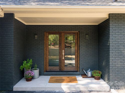 17 Beaverdam Ct, Asheville, NC, 28804-2705 | Card Image