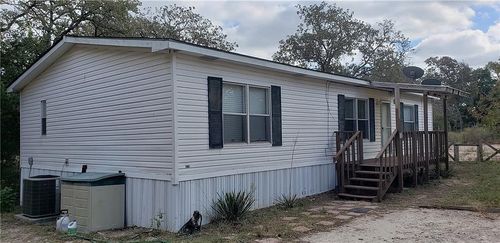 732 Hidden Oaks Dr, Elgin, TX, 78621-5570 | Card Image