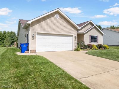 1046 Yorkshire Drive, House other with 3 bedrooms, 2 bathrooms and null parking in Ravenna OH | Image 3