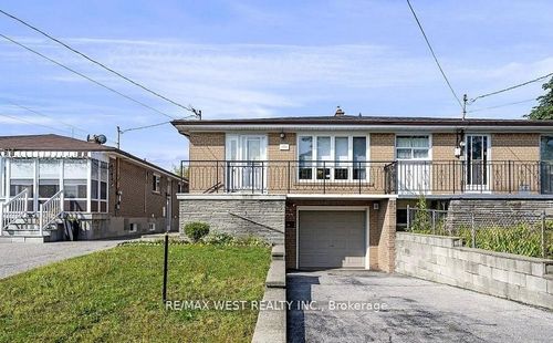 136 Duncanwoods Dr, North York, ON, M9L2E1 | Card Image