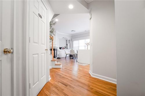 8620 Hope Mews Ct, Sandy Springs, GA, 30350-2960 | Card Image