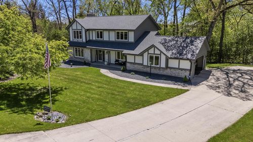 S45W25745 Underwood Court, Waukesha, WI, 53189 | Card Image