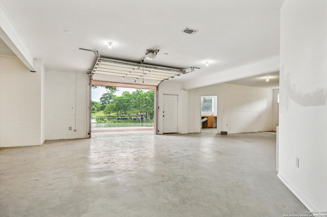 640 Woodlake Dr, House other with 5 bedrooms, 5 bathrooms and null parking in Mcqueeney TX | Image 36