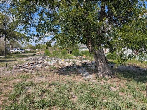 911 Indiana St, Robstown, TX, 78380-3409 | Card Image