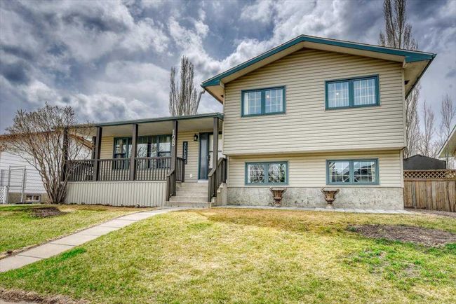 128 Thistle Way, Home with 4 bedrooms, 1 bathrooms and 2 parking in Strathmore AB | Image 2