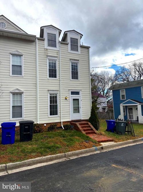 2011 N Oakland St, ARLINGTON, VA, 22207-3635 | Card Image