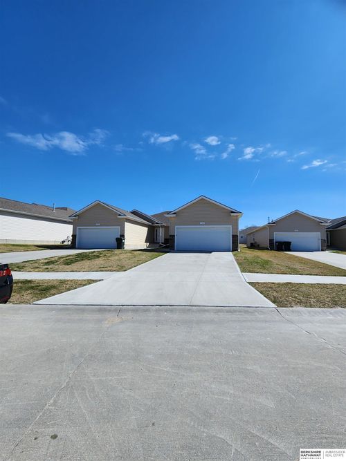 17069 Nicholas St, Omaha, NE, 68118-2840 | Card Image