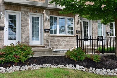 758 Bleams Rd, Townhouse with 1 bedrooms, 1 bathrooms and 1 parking in Kitchener ON | Image 1