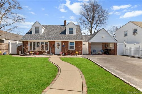 59 Slate Ln, Levittown, NY, 11756-3936 | Card Image