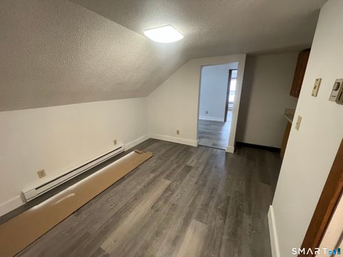 211 Park St, Bristol, CT, 06010-6075 | Card Image