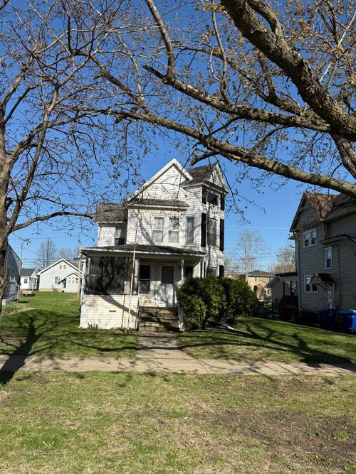 215 1st Ave Ne, Oelwein, IA, 50662-1705 | Card Image