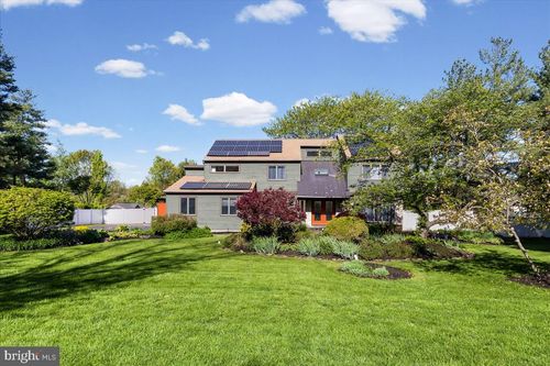 2 Pollack Ct, Cranbury, NJ, 08512-2007 | Card Image