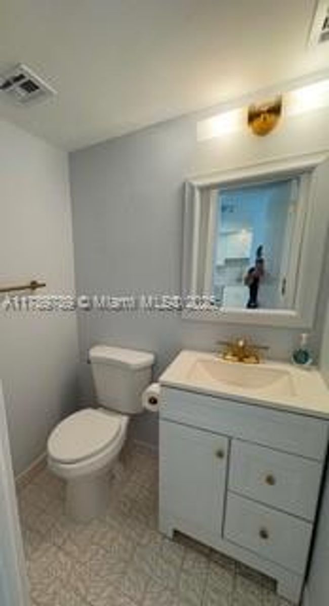 APT-313 - 1825 S Ocean Dr, Condo with 1 bedrooms, 2 bathrooms and null parking in Hallandale Beach FL | Image 7