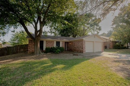 1420 Briar Run, Benbrook, TX, 76126-3831 | Card Image