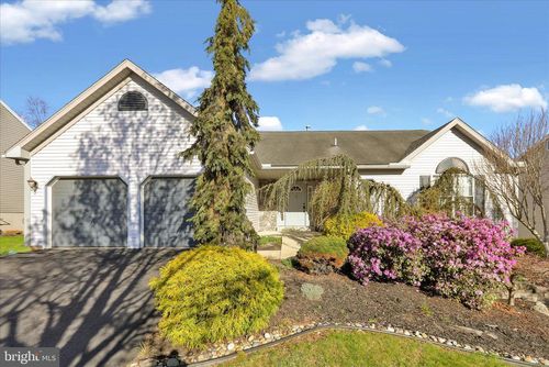 18 Bowes Lane, READING, PA, 19606 | Card Image