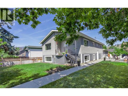 530 Roanoke Ave, Kelowna, BC, V1Y7K5 | Card Image