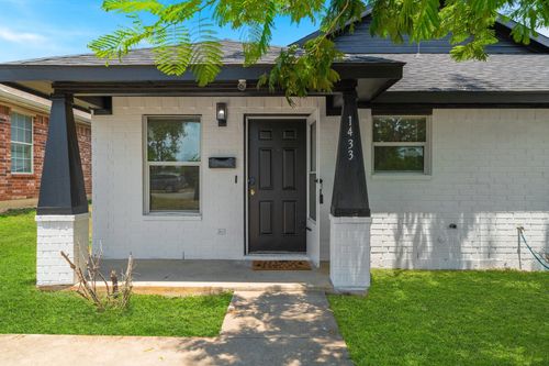 1433 E Robert St, Fort Worth, TX, 76104-7030 | Card Image