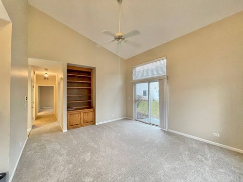 343 Abington Woods Dr, Aurora, IL, 60502-6244 | Card Image