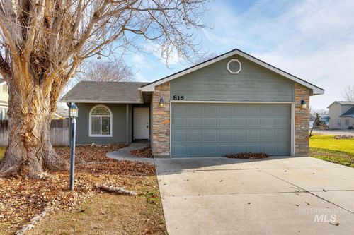 816 Sioux Ave, Emmett, ID, 83617-4011 | Card Image