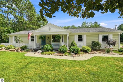 531 S Houghton Street, Lake City, MI, 49651 | Card Image