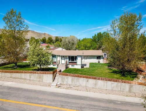2525 Colorado Dr, Green River, WY, 82935-6122 | Card Image