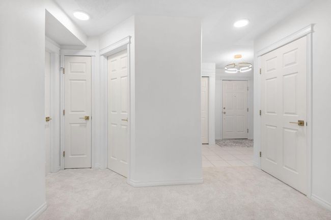 2205 - 7451 Springbank Blvd Sw, Condo with 2 bedrooms, 2 bathrooms and 1 parking in Calgary AB | Image 6