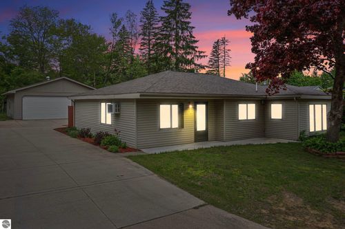 217 Winona Pl, Cadillac, MI, 49601-8519 | Card Image