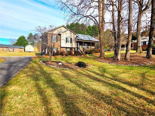 275 Raven Oak Dr, Wilkesboro, NC, 28697-9132 | Card Image