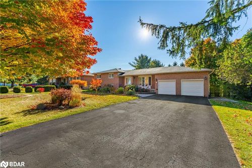 215 Valley View Dr, Churchill, ON, L0L1K0 | Card Image