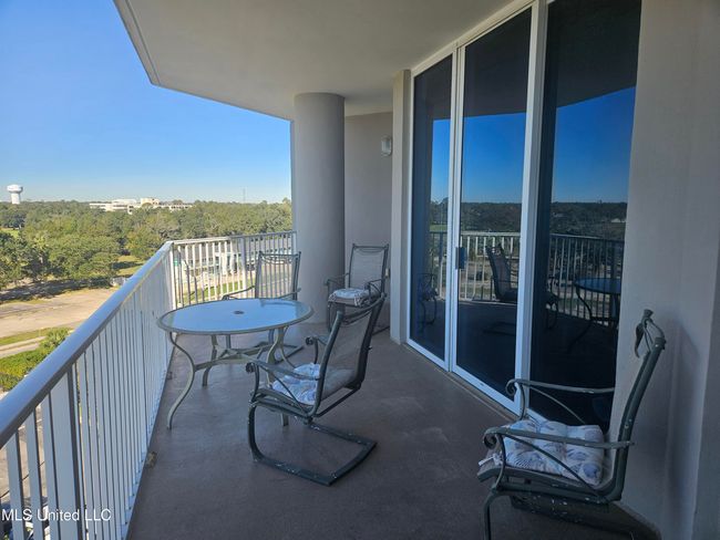 Balcony | Image 27