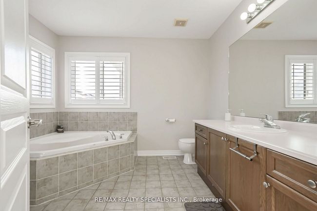 40 Begonia Cres, House attached with 3 bedrooms, 3 bathrooms and 2 parking in Brampton ON | Image 19