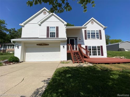 11220 Silver Dr, Whitmore Lake, MI, 48189-9784 | Card Image