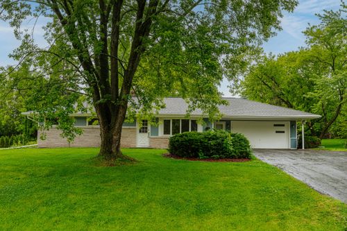 N78W16300 Carl Ross Dr, Menomonee Falls, WI, 53051-4207 | Card Image