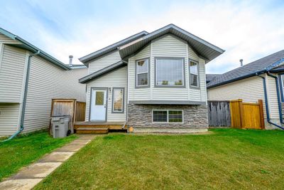 10325 Kateri Dr, House detached with 5 bedrooms, 2 bathrooms and 2 parking in Grande Prairie AB | Image 2