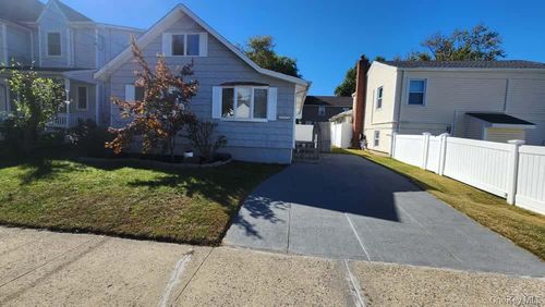 2970 Grand Blvd, Baldwin, NY, 11510-4418 | Card Image
