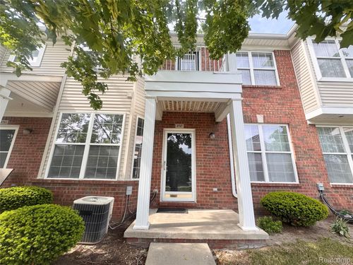 51-3757 Cherry Creek Ln, Sterling Heights, MI, 48314-1034 | Card Image