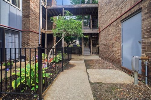 6-104 E 41st St, Kansas City, MO, 64111-1673 | Card Image