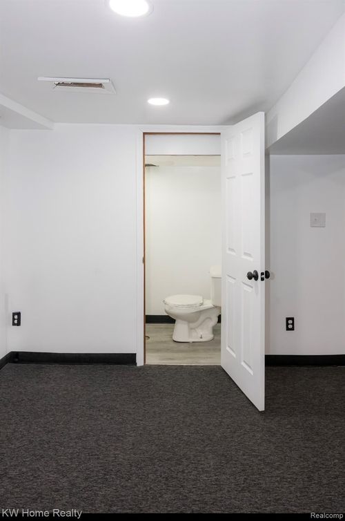 20051 Prairie St, Detroit, MI, 48221-1268 | Card Image