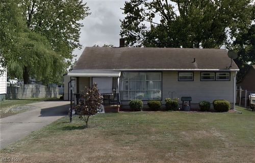 521 Powers Ave, Girard, OH, 44420-2243 | Card Image